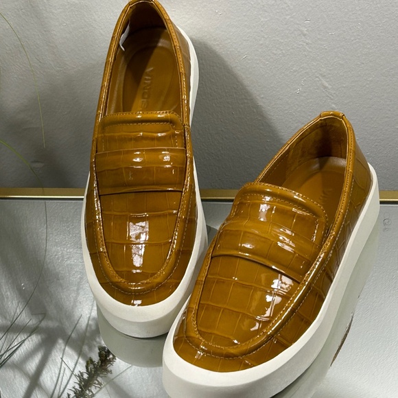 Vince Shoes - Vince Ghita Platform Dressy Comfort Loafer Women Size 6